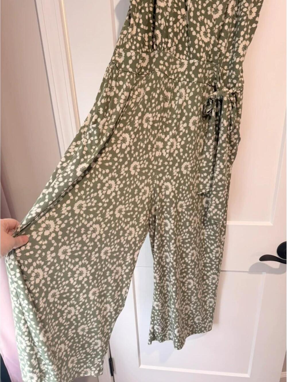 Kaileigh Sage Green Floral Jumpsuit XL Wide Leg Boho Tie Waist Romper - Picture 2 of 4